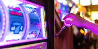 Pengguna ponsel menjaga privasi akun online